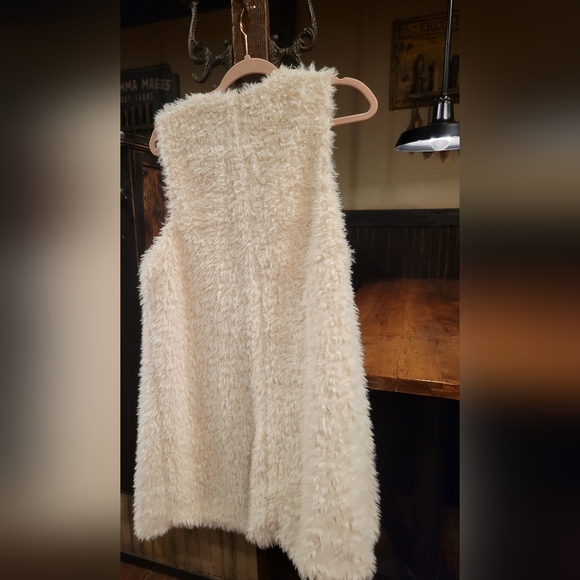 NWOT Cream Faux Fur Vest 1X - Picture 2 of 6